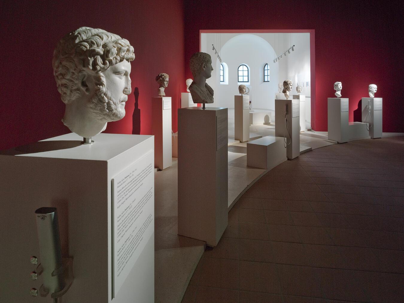 Hadrian in kaiserlicher Runde – nur wenige von ihnen starben im Bett. Foto: Axel Thünker DGPh