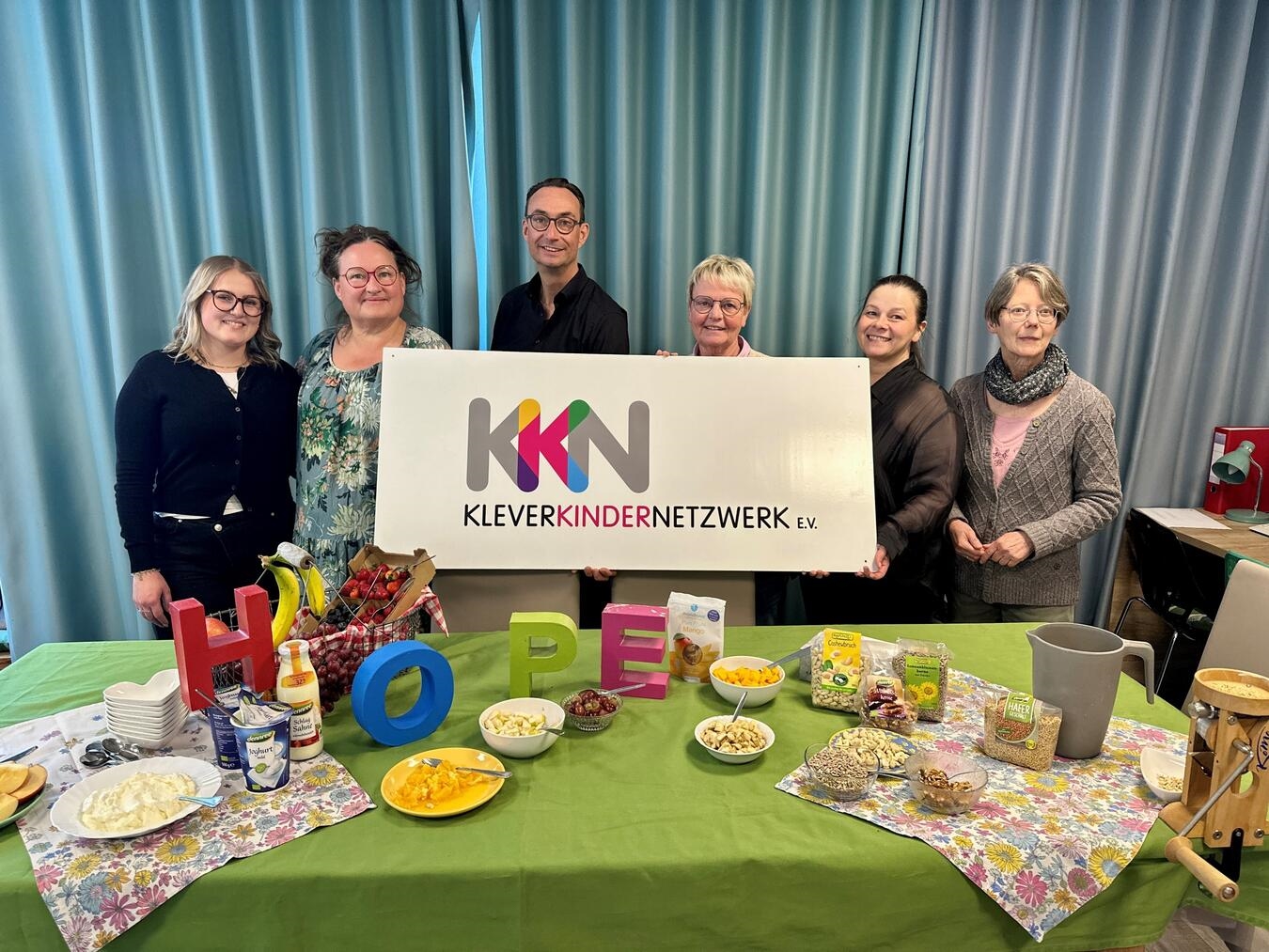 Hannah Barten und Team freuen sich mit dem Klever Kinder Netzwerk über das Projekt im Kinder- und Jugendcafé Hope.