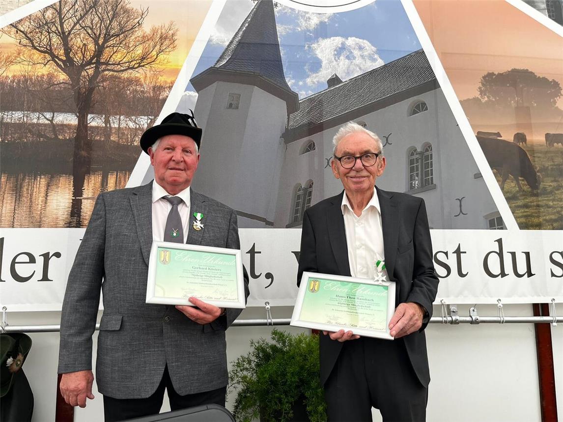 Hans-Theo Rambach und Gerd Kösters wurden geehrt. Foto: Schützen