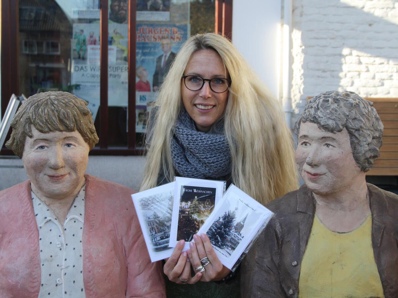 Heidi Endemann bietet seit vielen Jahren Grußkarten mit Straelener Motiven für den guten Zweck an. Foto: privat