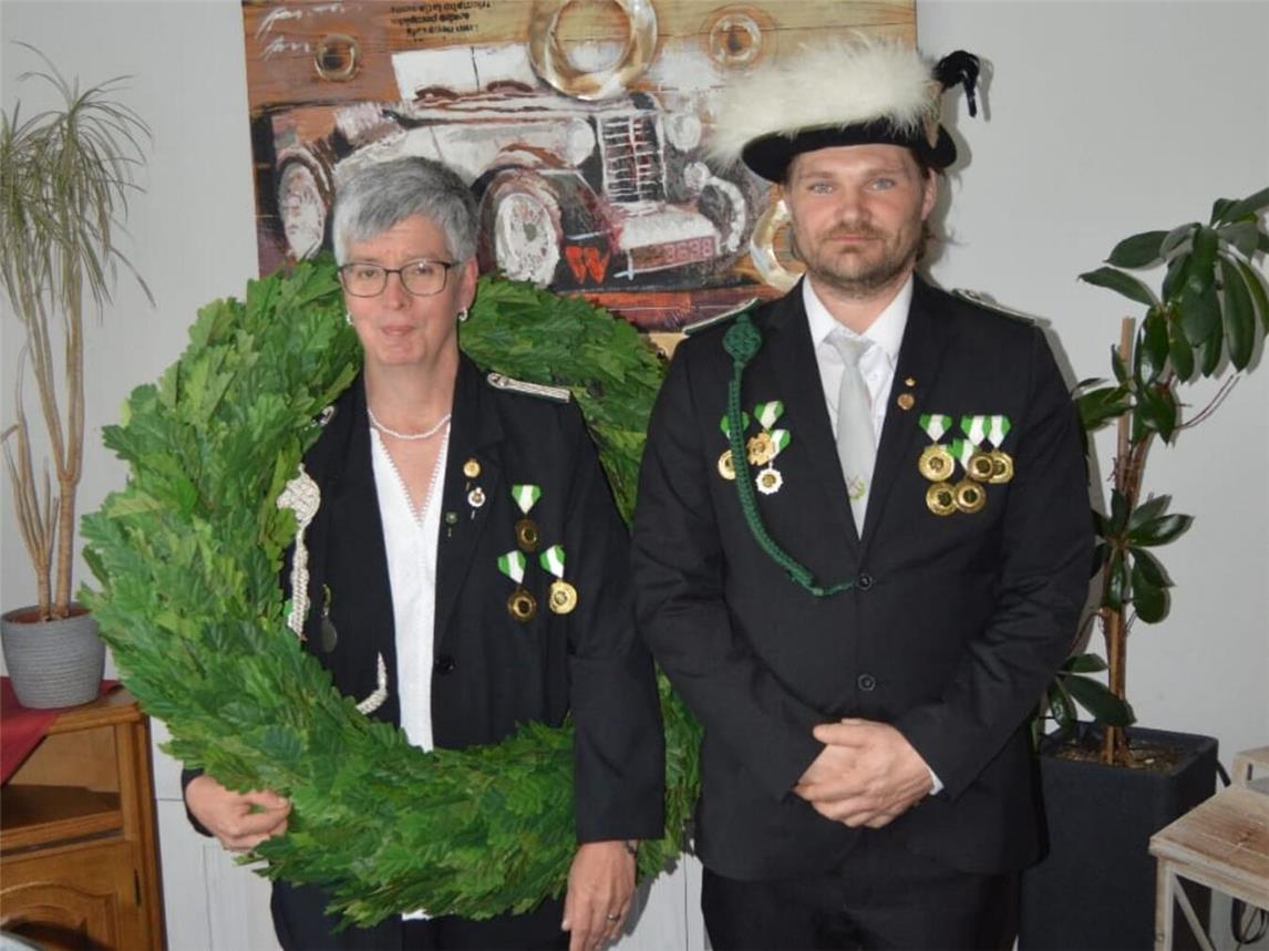 Heidi I. (Laakes) wird am Samstag proklamiert. Ihr zur Seite steht Prinzgemahl Rene I.. Foto: SV 1953 Materborn