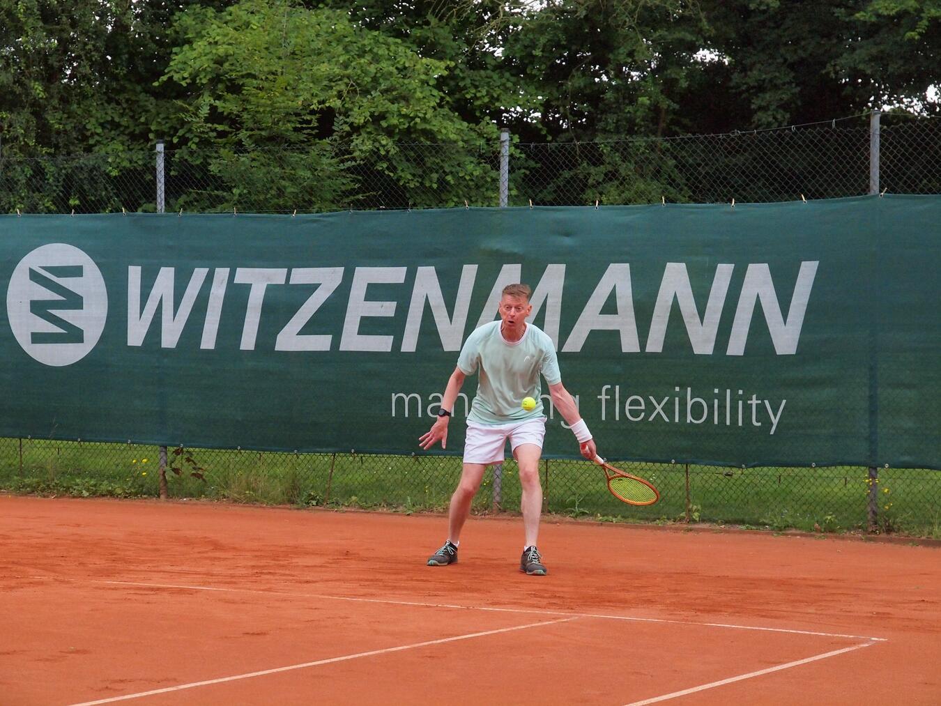 Erfolgreiche Turnierpremiere beim Tennisclub Xanten Heiko Reincke vom TC Sonsbeck setzte sich bei den Herren 50 durch.