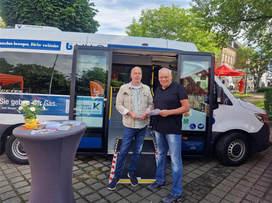 Heinz Igel (Bürgerbusverein Kalkar, l.) und Jürgen Rauscher (Bürgerbusverein Kerken).Foto: privat