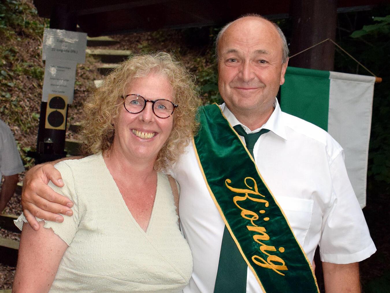 Heinz und Margret Koppers bilden das neue Königspaar in Kehrum. Foto: privat