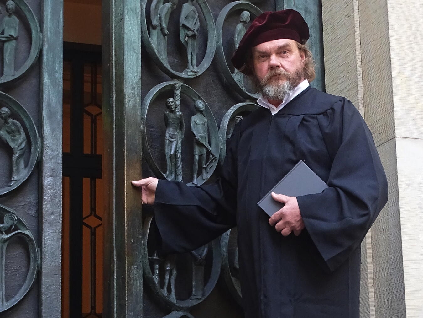 "Heinz Wellmann als Mesner in Rees, Porträtfoto von Stadt Rees"