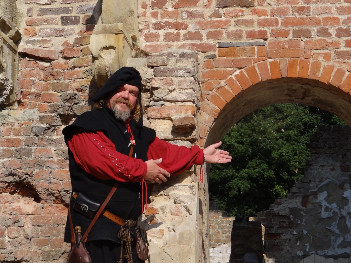 Heinz Wellmann als Kastellan Heinrich von Burg Empel bei Stadt Rees Veranstaltung