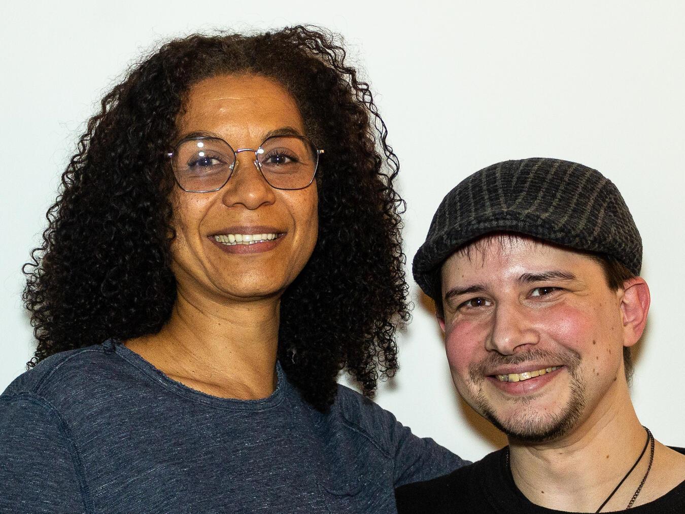 Generationencafé Geldern lädt zum Austauschen ein Helen Abari-Piras und Jury Pattberg engagieren sich für queere Orte am Niederrhein. Foto: Generationencafé Geldern