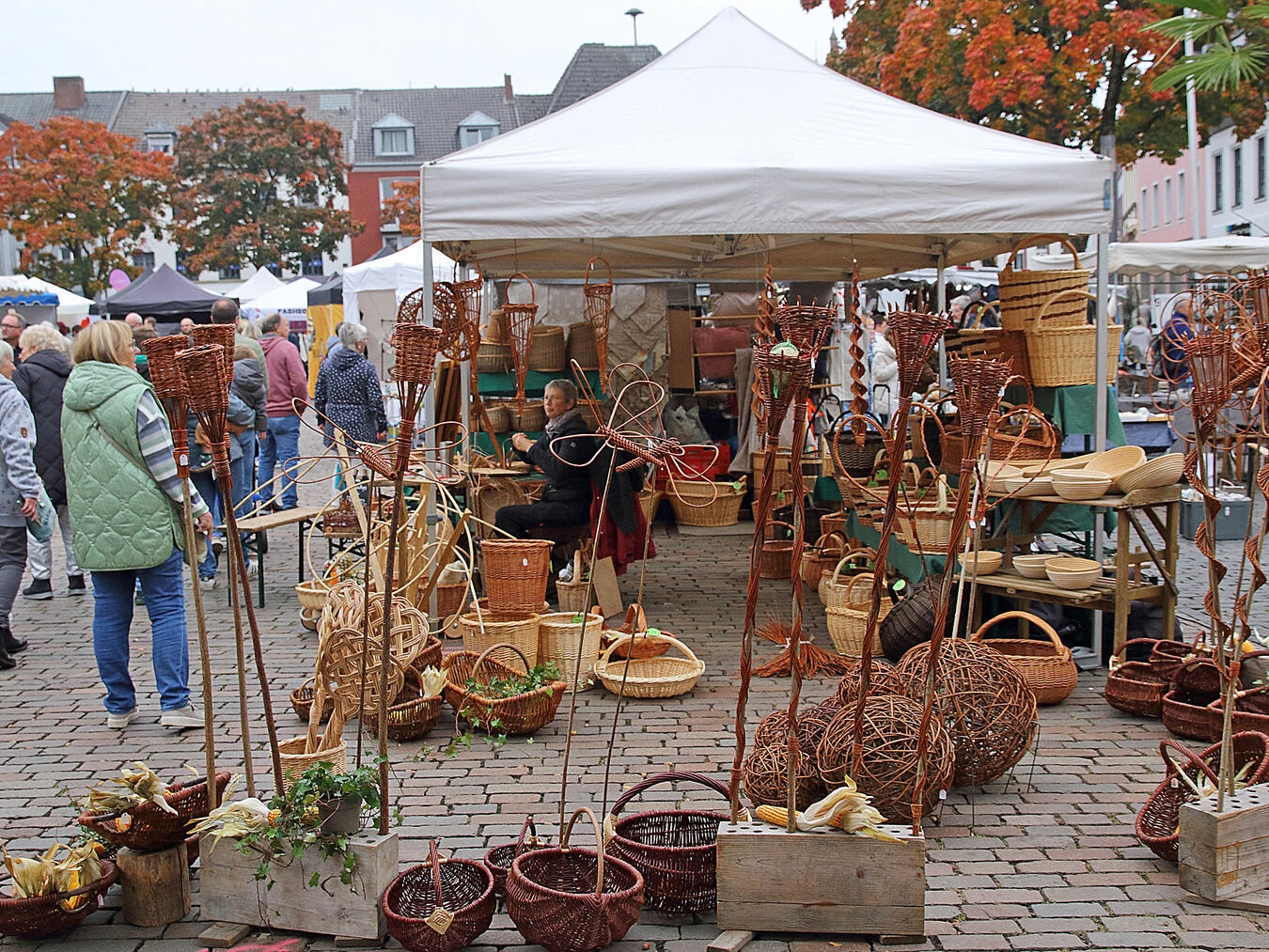 Herbstliche Deko-Artikel unter anderem für den Garten wird es auch in diesem Jahr wieder geben. NN-Archivfoto: Theo Leie