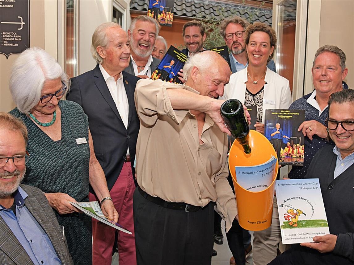 Hermann van Veen feierte mit geladenen Gästen im Hotel van Bebber das Jubiläum seiner Stiftung. Foto: privat