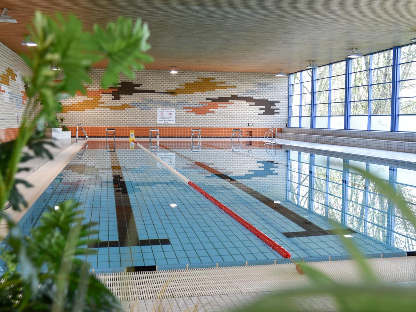 Solvay-Hallenbad kann noch nicht öffnen Hier können erst zu einem späteren Zeitpunkt Schwimmer ins Wasser tauchen. Foto: Stadt Rheinberg