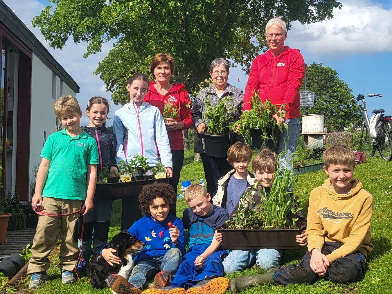 "NAJU Kleve Gruppenleiter mit Kindern in der Natur, Manuela Tietz, Martha Nöhles, Rainer Eimers, ehrenamtlich, Naturerlebnis"
