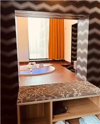 Hohe Decken, modernes Ambiente und Größen bis zu 60 Quadratmeter machen die Zimm...