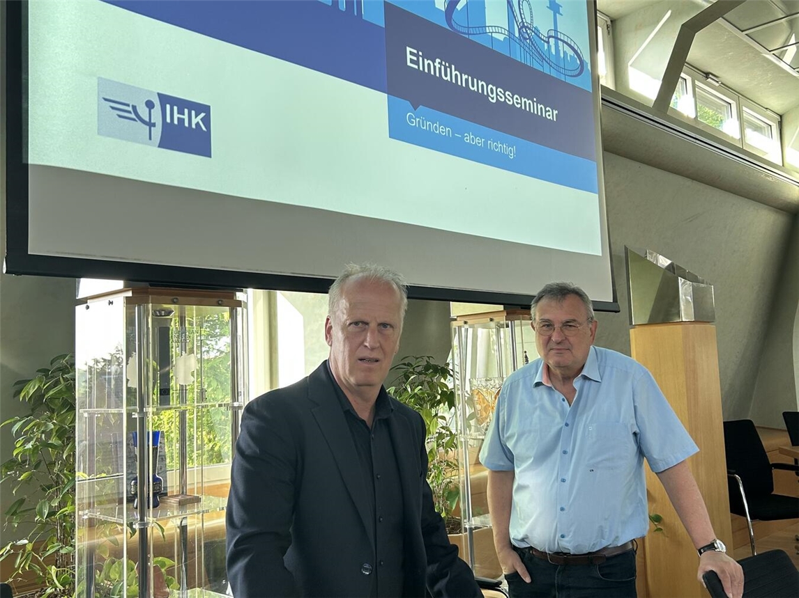 Holger Schnapka und Uwe Bons informieren in Straelen. Foto: Stadt Straelen