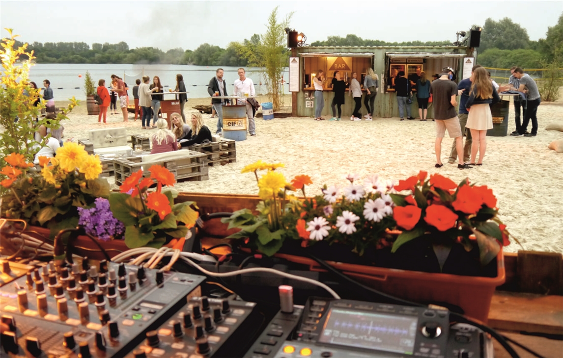 "House am Strand Event im Naturfreibad GochNess, 25. Juli 2023, veranstaltet von Stadtwerke Goch Bäder GmbH"