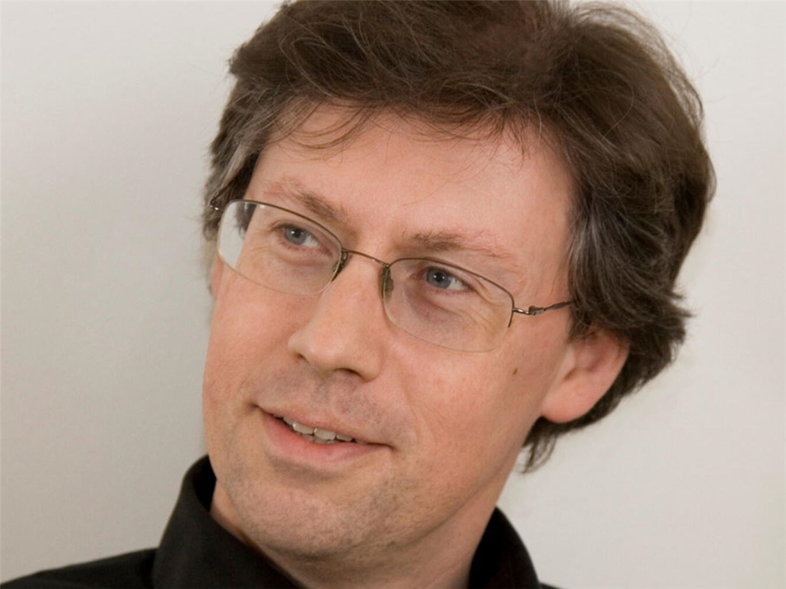 "Ian Fountain, renommierter britischer Pianist am Klavier, klassische Musik, Henle.de"