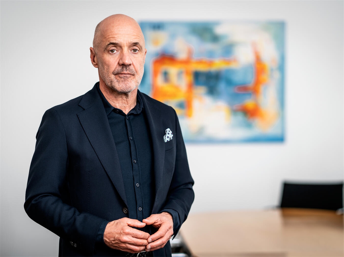 "Dr. Stefan Dietzfelbinger, IHK-Hauptgeschäftsführer, Porträtfoto von der Niederrheinischen IHK"