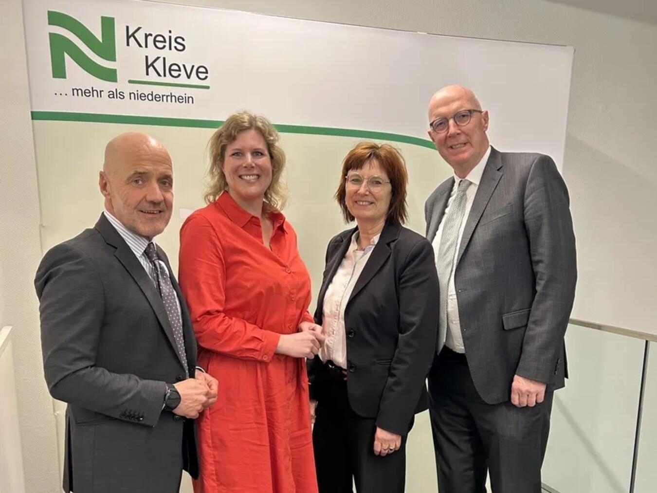 IHK-Dialog: Dr. Stefan Dietzfelbinger, Eva Folkerts, Brigitte Jansen, und Landrat Christoph Gerwers im Gespräch.