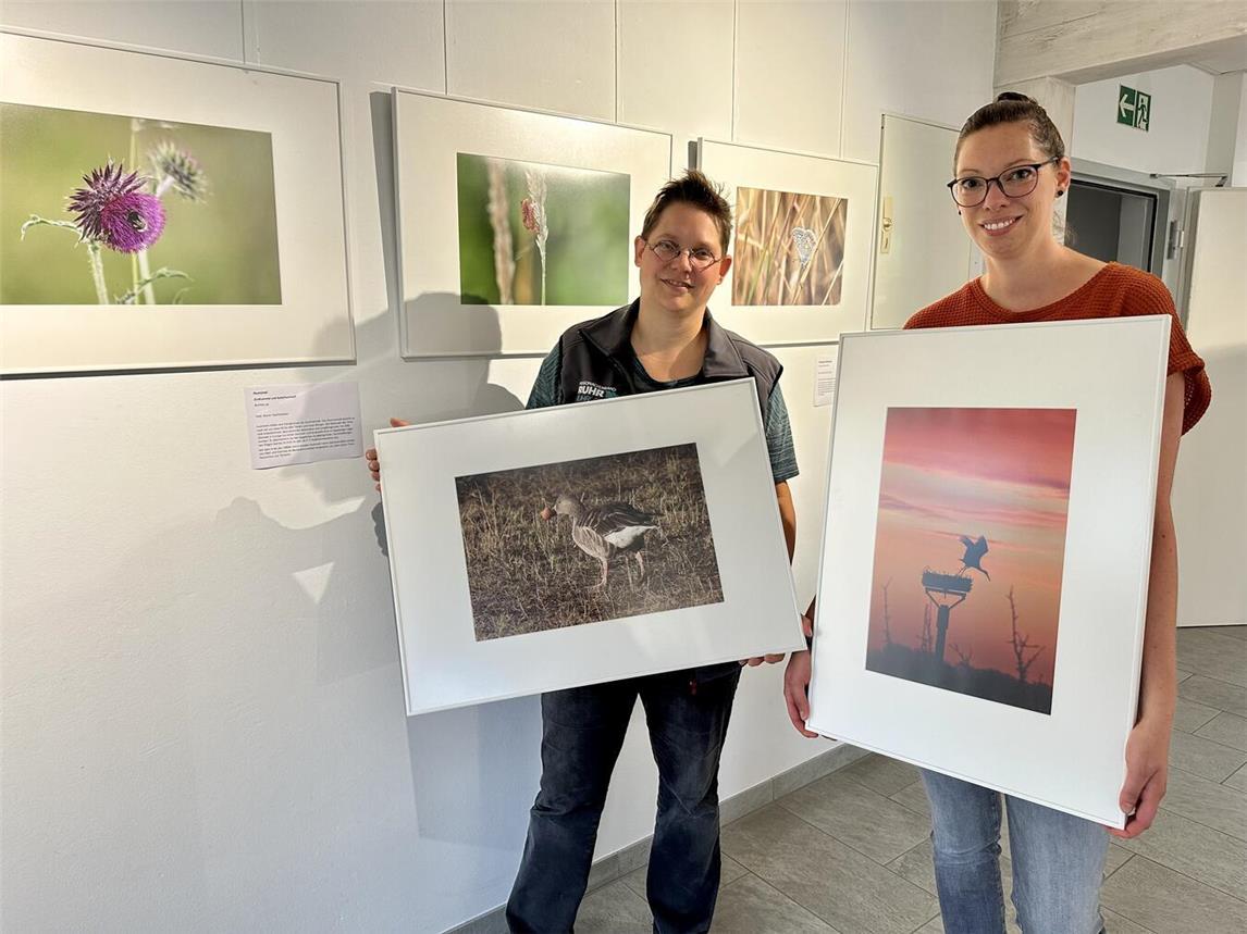 Ilka Weidig und Maren Hachmeister (v.l.) stellten die Sonderausstellung vor. NN-Foto: SP
