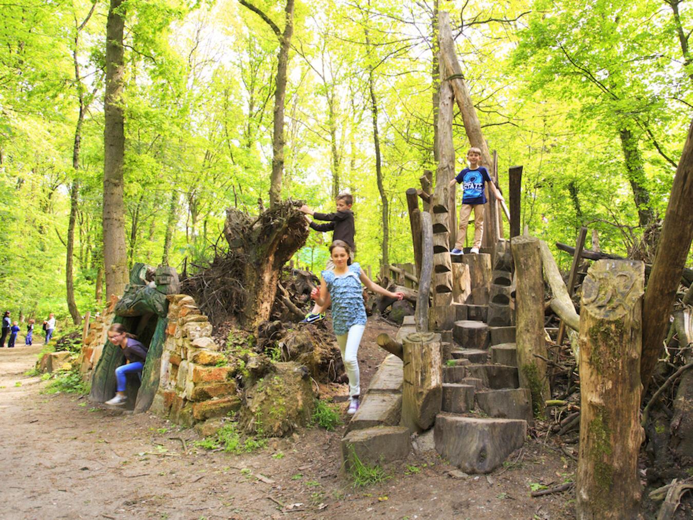 Im Abenteuerwald können die Kinder spielen, entdecken und endlose Abenteuer erleben. Foto: Zebra Fotostudio’s