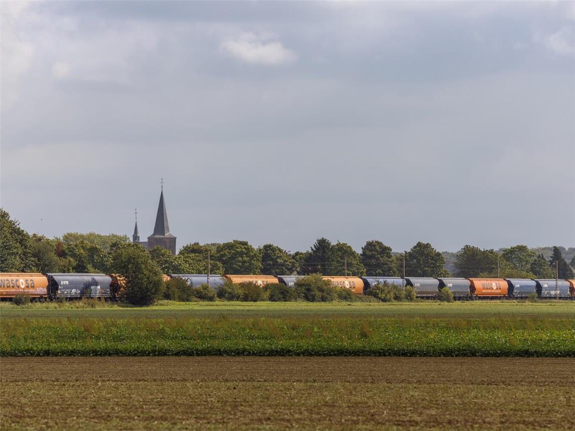 Im Bereich Haldern soll der Schienenverkehr nach der 80-wöchigen Bauphase ab Mai 2026 dann auf drei Kilometern bereits dreigleisig verlaufen. Foto (Archiv): Stadt Rees