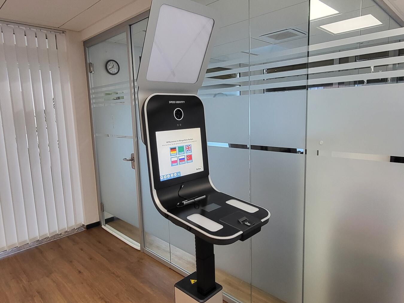 Neues Lichtbilderfassungssystem im Bürgerbüro Im Bürgerservice der Gemeinde Kerken wurde ein neues Lichtbilderfassungssystem installiert. Foto: Gemeinde Kerken