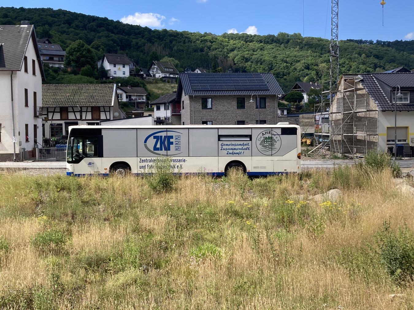 Im Bus des ZKF erhalten die Menschen psychologische Hilfe.