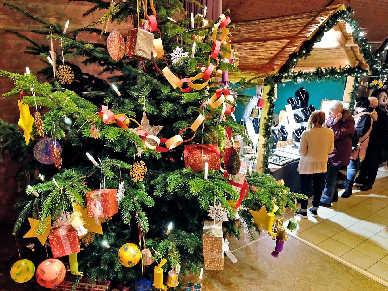 Im festlich geschmückten Vereinshaus wird es wieder weihnachtlich. NN-Foto: (Archiv): Rüdiger Dehnen