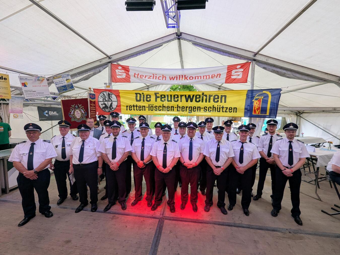 Im Hauer Festzelt wurde am Samstagabend das Gemeindefeuerwehrfest gefeiert. Foto: Feuerwehr Bedburg-Hau