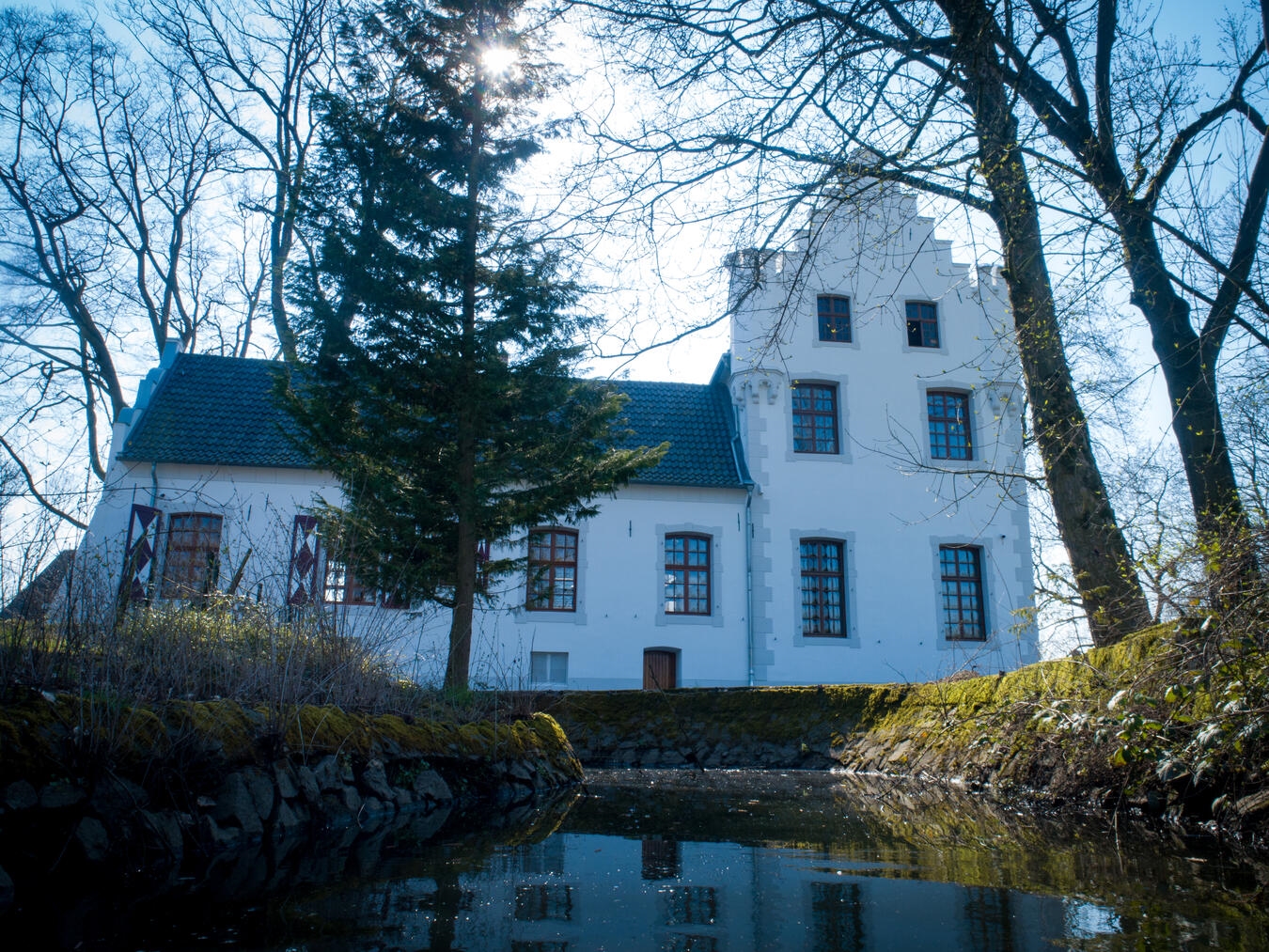 Im Haus Ingenray wird derzeit die Ausstellung „Leben mit dem Tod“ präsentiert.Foto: Gerhard Seybert