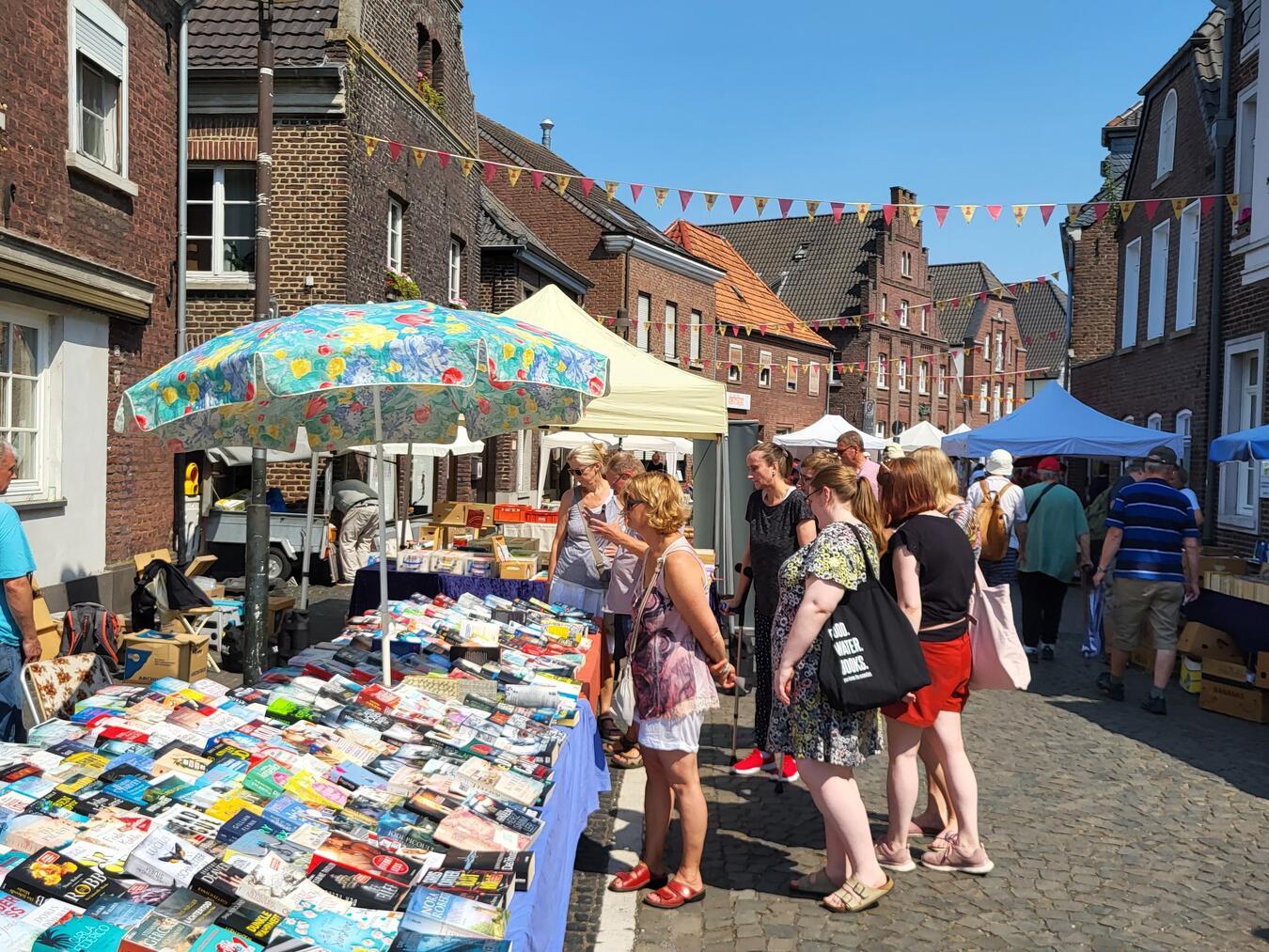 Im historischen Ortskern findet wieder der traditionelle Bücherbummel statt.Foto: privat