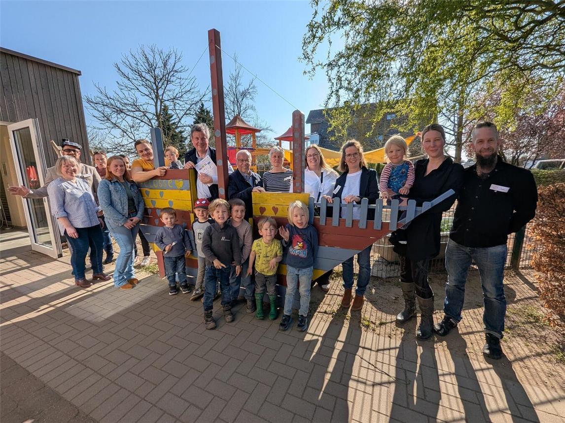 Im inklusiven Familienzentrum Hoppetosse in Xanten-Vynen fand nun ein spannender Austausch statt, als politische Vertreter des Durham County Council zu Besuch waren. Foto: DRK-Kreisverband Niederrhein