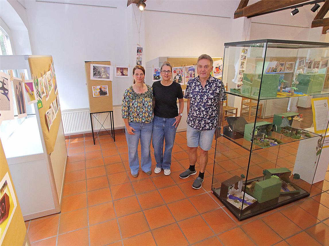Im Issumer His-Törchen zeigt die Brüder-Grimm-Schule derzeit die Ausstellung „Eine kreative Reise mit den Bremer Stadtmusikanten“. Die Ausstellung ist morgen zum Raderlebnistag geöffnet.NN-Foto: TL