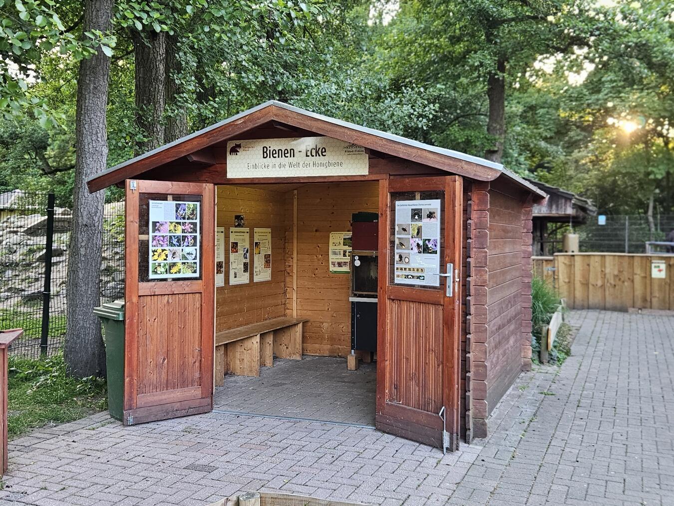 Im Klever Tiergarten findet man das Bienen-Haus. Foto: Marco Janßen