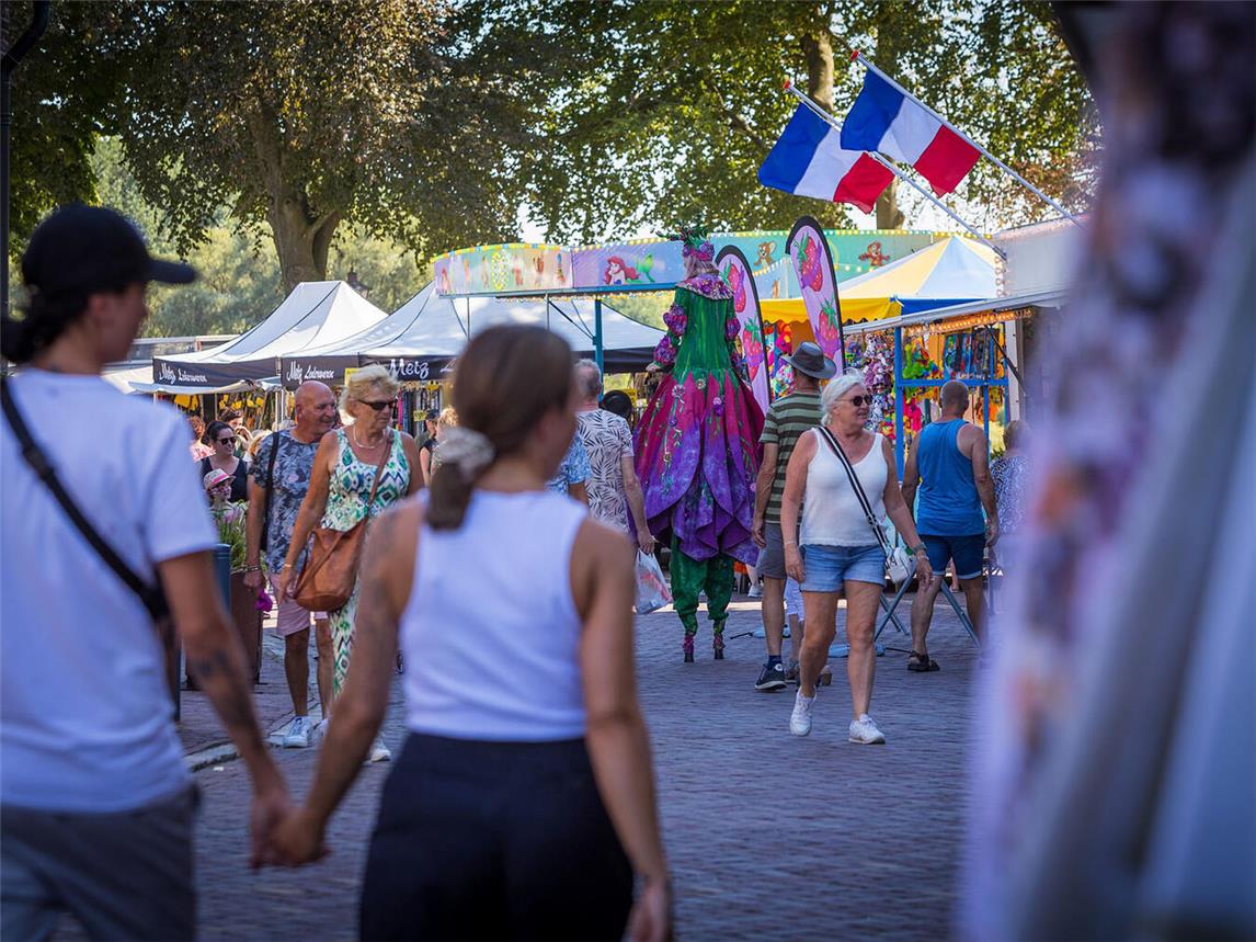 Im Maasdorf Arcen findet noch bis zum 20. August, jeden Mittwoch, der Sfeermarkt statt. Fotos: privat