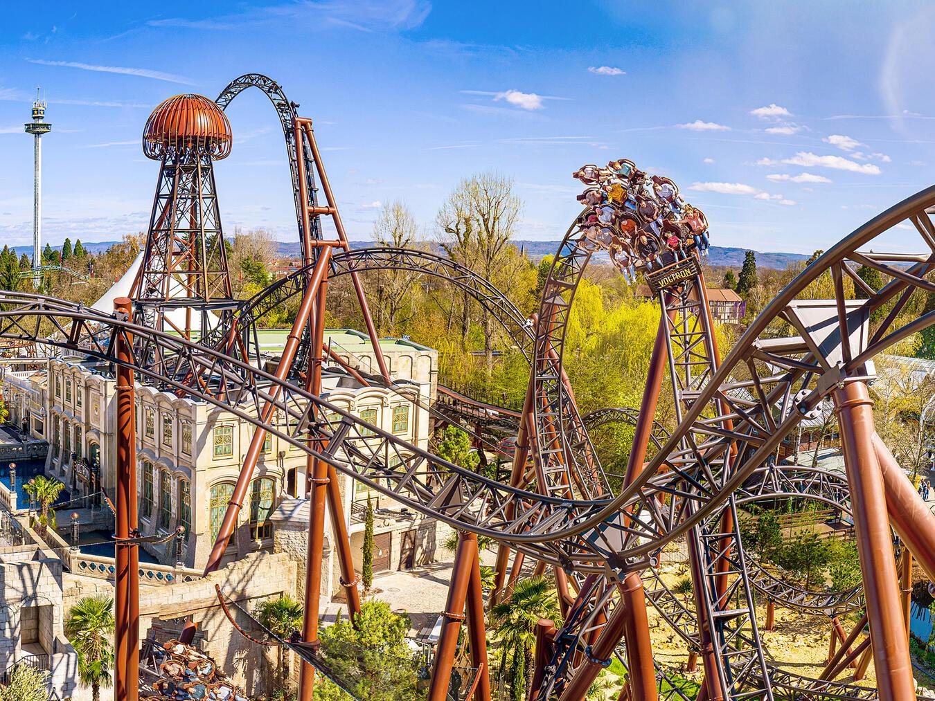 Gruselzeit im Europa-Park Im neuen Themenbereich Kroatien ist der Multi Launch Coaster „Voltron Nevera powered by Rimac“ ein absolutes Highlight. Foto: Europa-Park