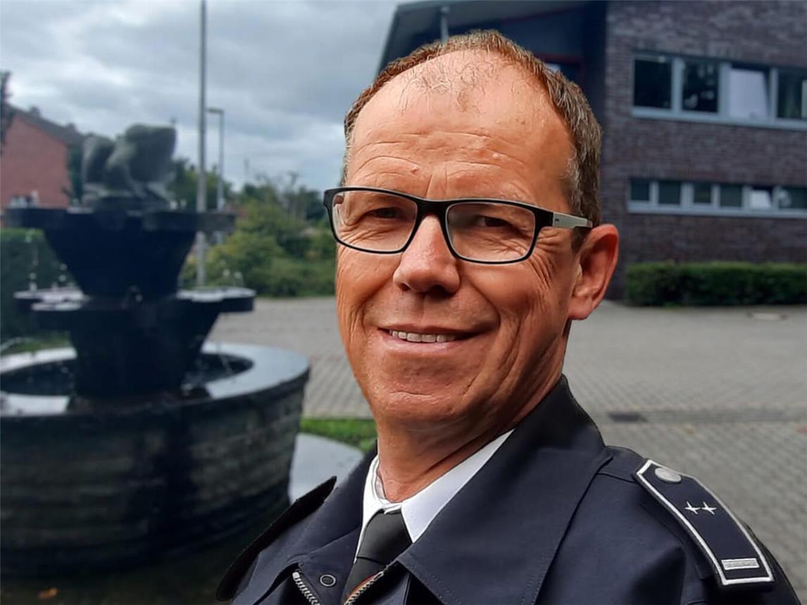 Im Rahmen der Jahreshauptversammlung des Löschzugs Kellen der Frewilligen Feuerwehr wurde jetzt der langjährige Löschzugführer Rolf Tepest verabschiedet. Foto: Feuerwehr Kleve