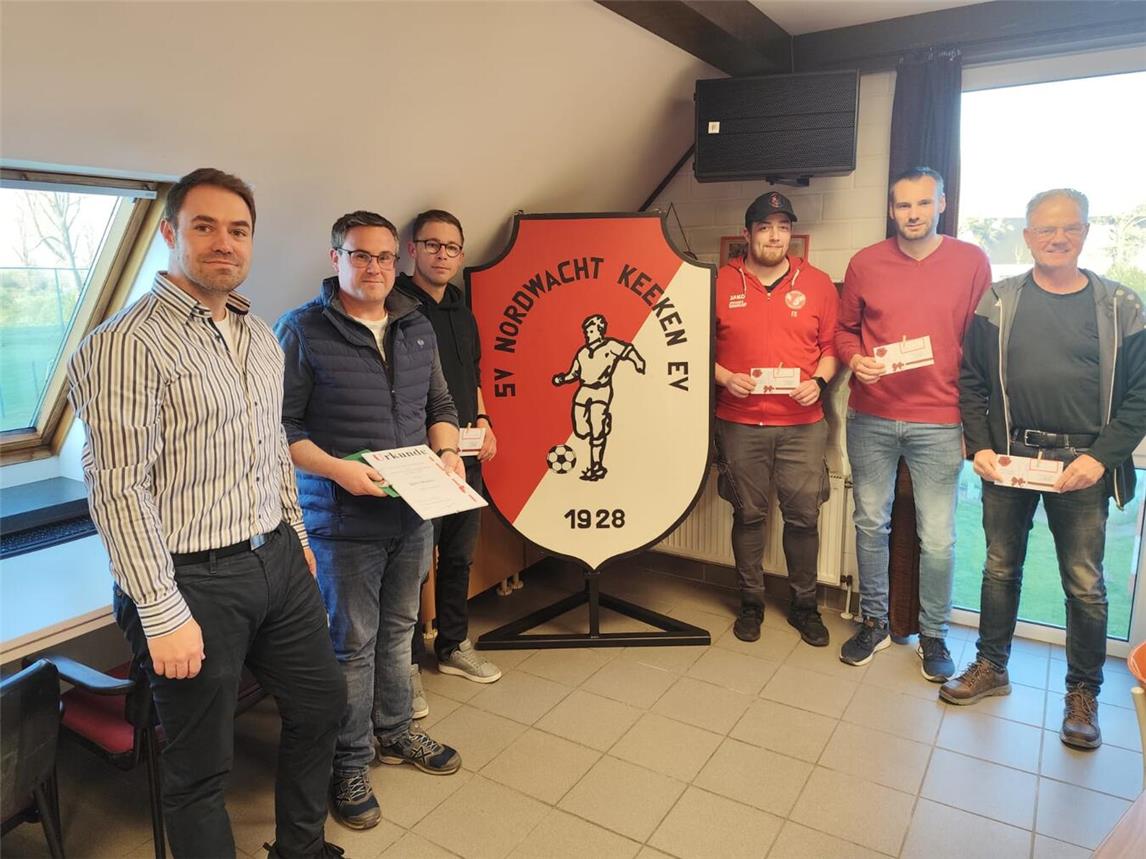 Im Rahmen der Jahreshauptversammlung des Sportvereins Nordwacht Keeken gab es eine Reihe von Ehrungen und Danksagungen. Foto: Nordwacht Keeken