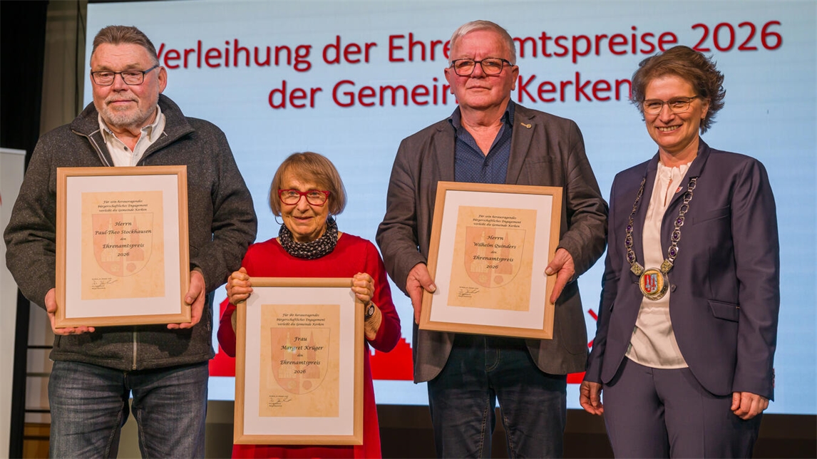 "Ehrenamtspreis-Verleihung beim Neujahrsempfang in Kerken, 2023, mit festlicher Atmosphäre."