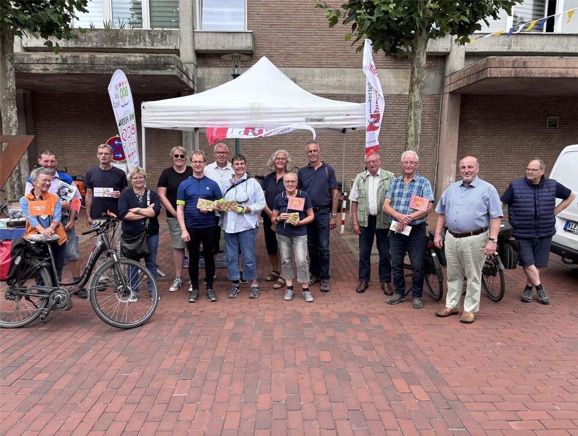 Im Rahmen des Raderlebnistages wurde auch die Siegerehrung zum diesjährigen Stadtradeln durchgeführt. Foto: Gemeinde Weeze 
