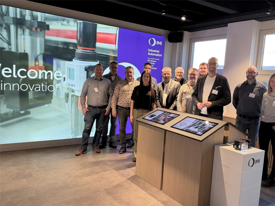 Im Rahmen eines Rundgangs erhielt der Leitungskreis einen umfassenden Einblick in die Produktion sowie in die weitläufigen Logistikhallen, von denen aus Produkte für Kunden in aller Welt versendet werden.Foto: IMI Norgren