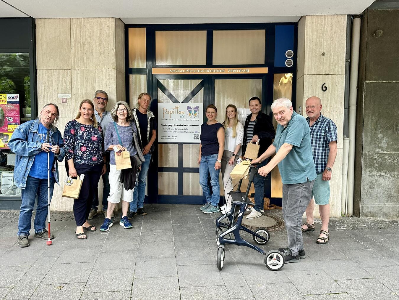 Im Rahmen ihrer Sommertour besuchten Mitglieder der SPD-Fraktion den Verein Papillon in Geldern. Foto: privat