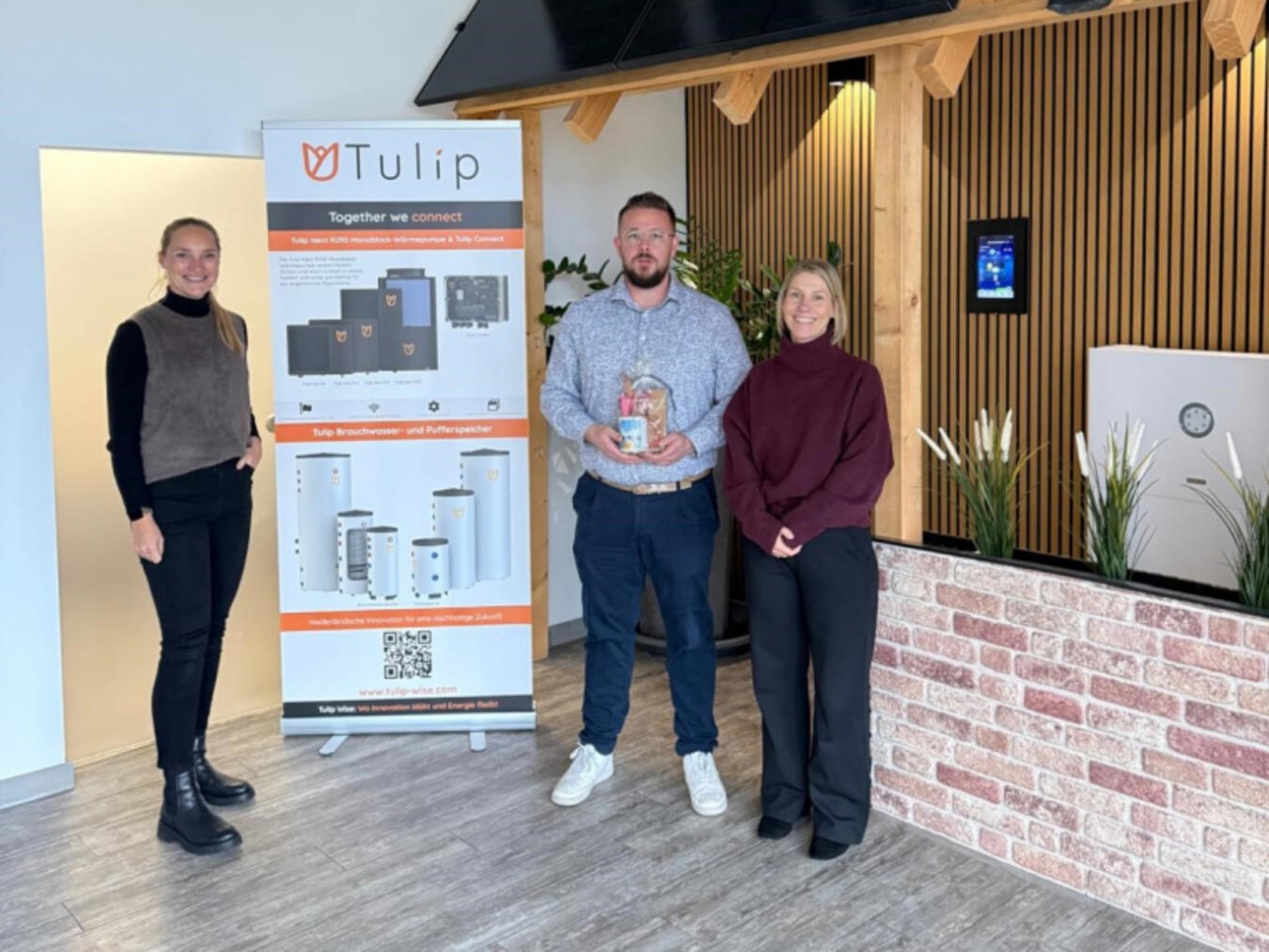 Im Rahmen ihrer Unternehmensbesuche war die Wirtschaftsförderungs- und Stadtmarketing Gesellschaft Emmerich (WFG) zu Gast bei der frisch in Emmerich ansässigen Kleventa GmbH. Foto: WFG