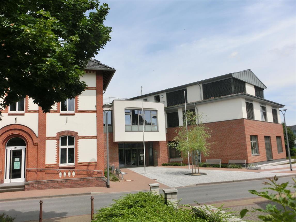 Im Rathaus Alpen stehen einige Veränderungen an. Foto: Gemeinde Alpen