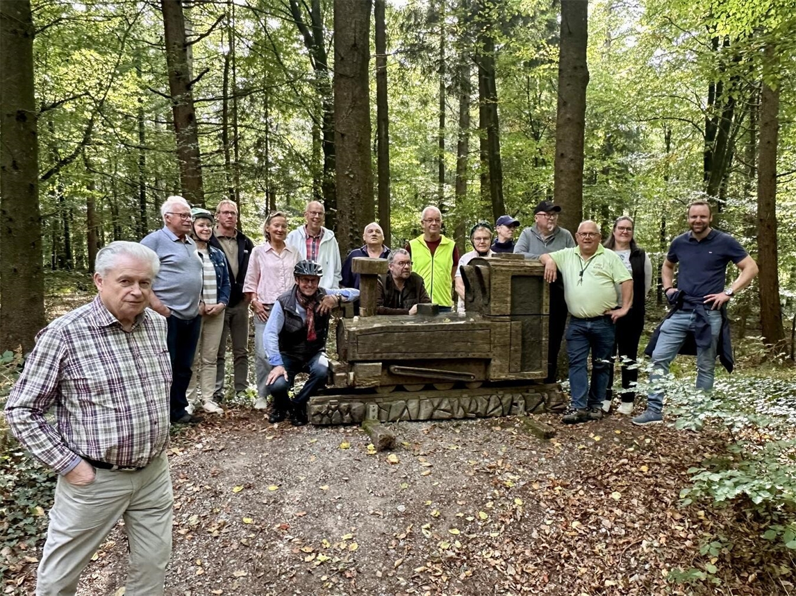 "Wanderung im Reichswald, Naturerlebnis, Sehenswürdigkeiten, dichte Wälder, Erkundung, Outdoor-Abenteuer"