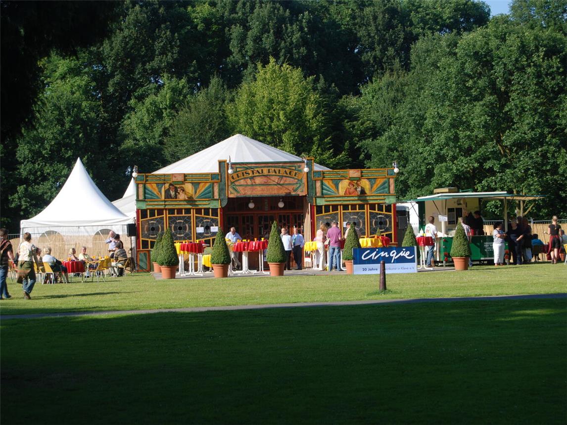 Im Spiegelzelt treffen die beiden Bürgermeisterkandidaten aufeinander. Foto (Archiv): Cinque