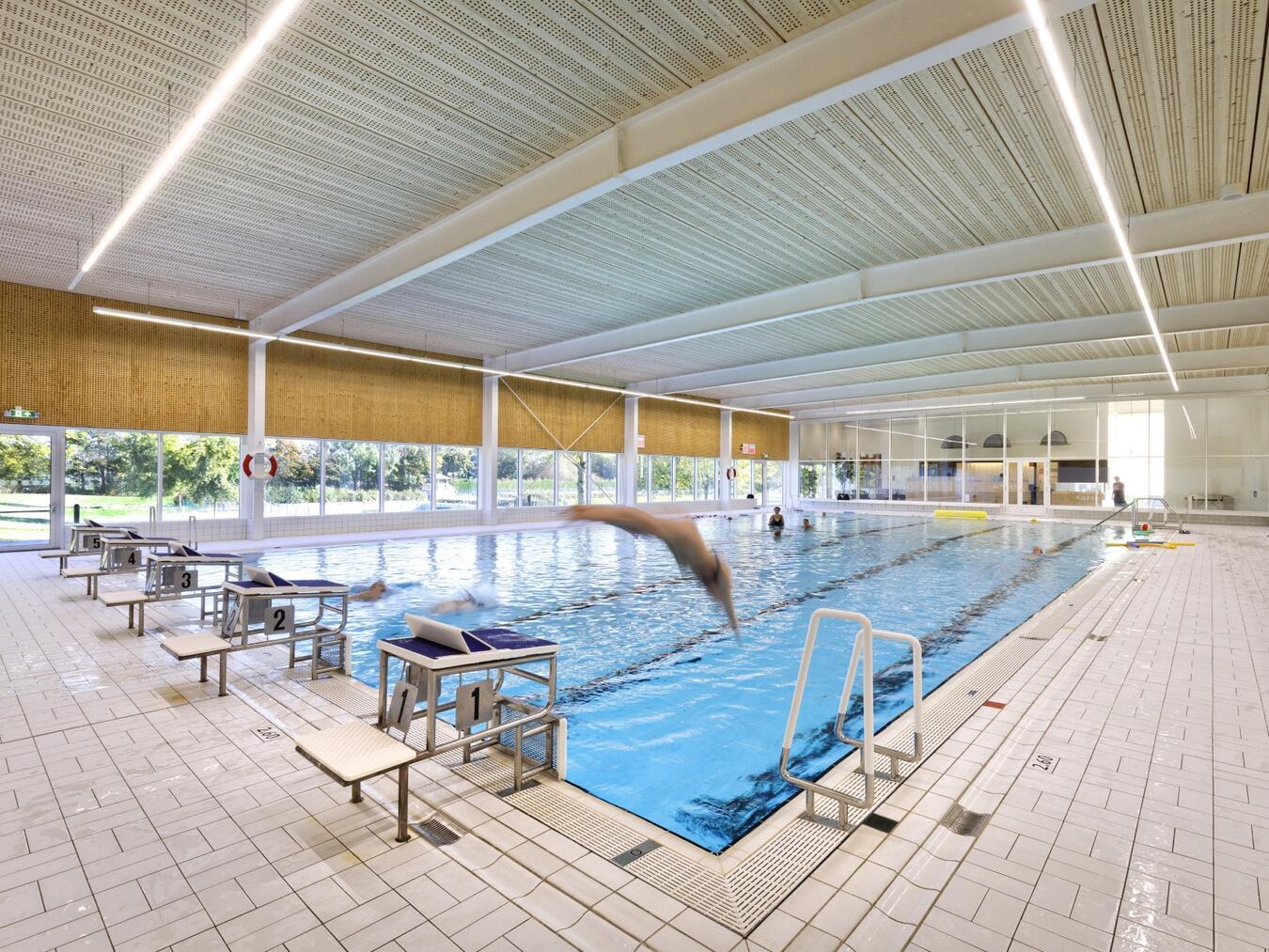 Im Stadtbad in Rees übernehmen am Wochenende die jungen Jecken das Ruder. Foto: privat