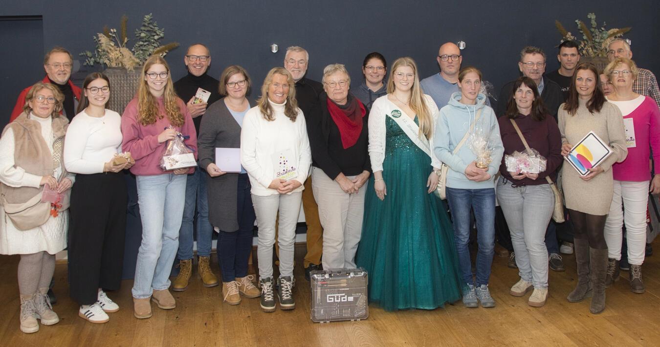 Im Straelener Hof konnten die Gewinner der 30 Sonderpreise ihre Gewinne entgegennehmen. Foto: AusStraelen