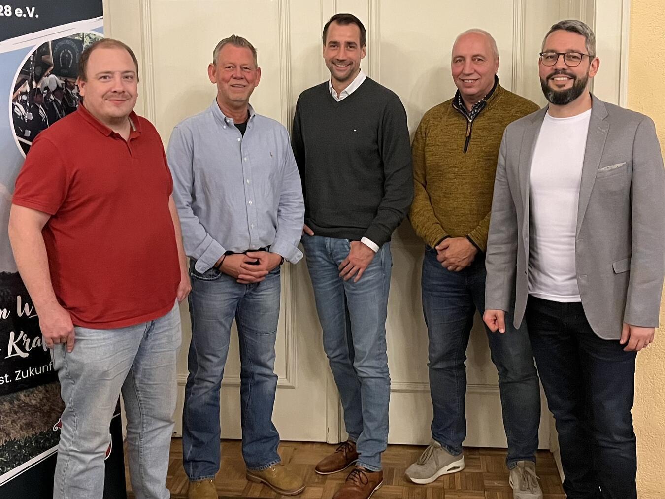 St.-Martinus-Schützen Elten bestätigen ihren Vorstand Im Vorstand der St.-Martinus-Schützen Elten bestätigt: (v. l.) Marco Braun, Marc Horstmann,Thorsten Naves, Geert-Jan Janssen und René Bolk. Foto: privat