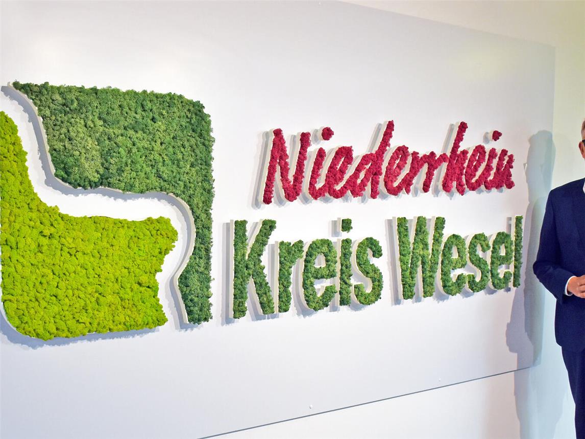 Im Weseler Kreishaus ist das Logo auch in Übergröße und aus lebendem Moos zu finden - eine Idee von Landrat Ingo Brohl. Foto: Kreis Wesel
