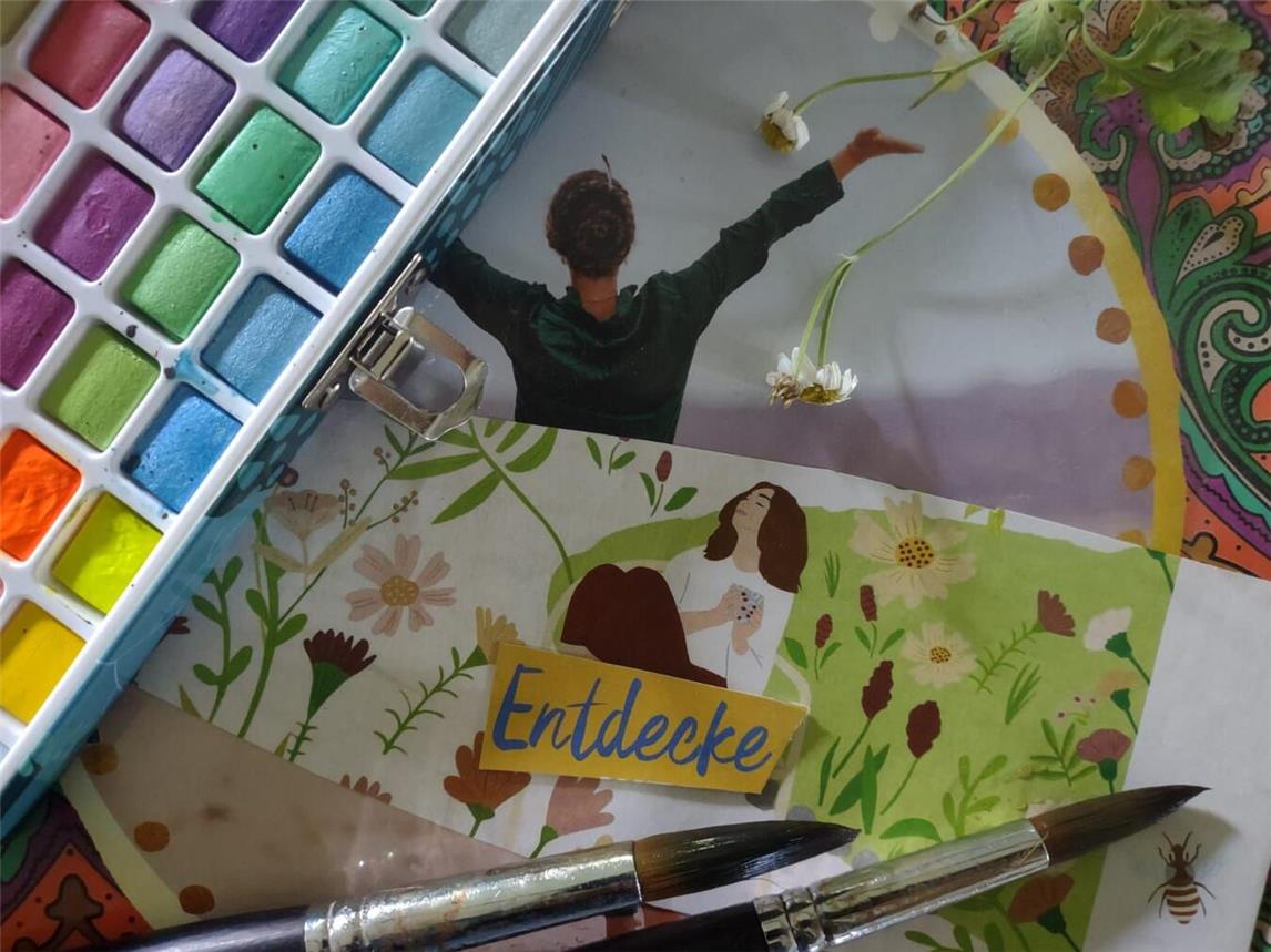 Im Workshop „Visionboard“ können die jungen Teilnehmenden in individuellen Collagen gemeinsam mit der Künstlerin Tatjana van Went ihrer Zukunft Farbe verleihen. Foto: Tatjana van Went